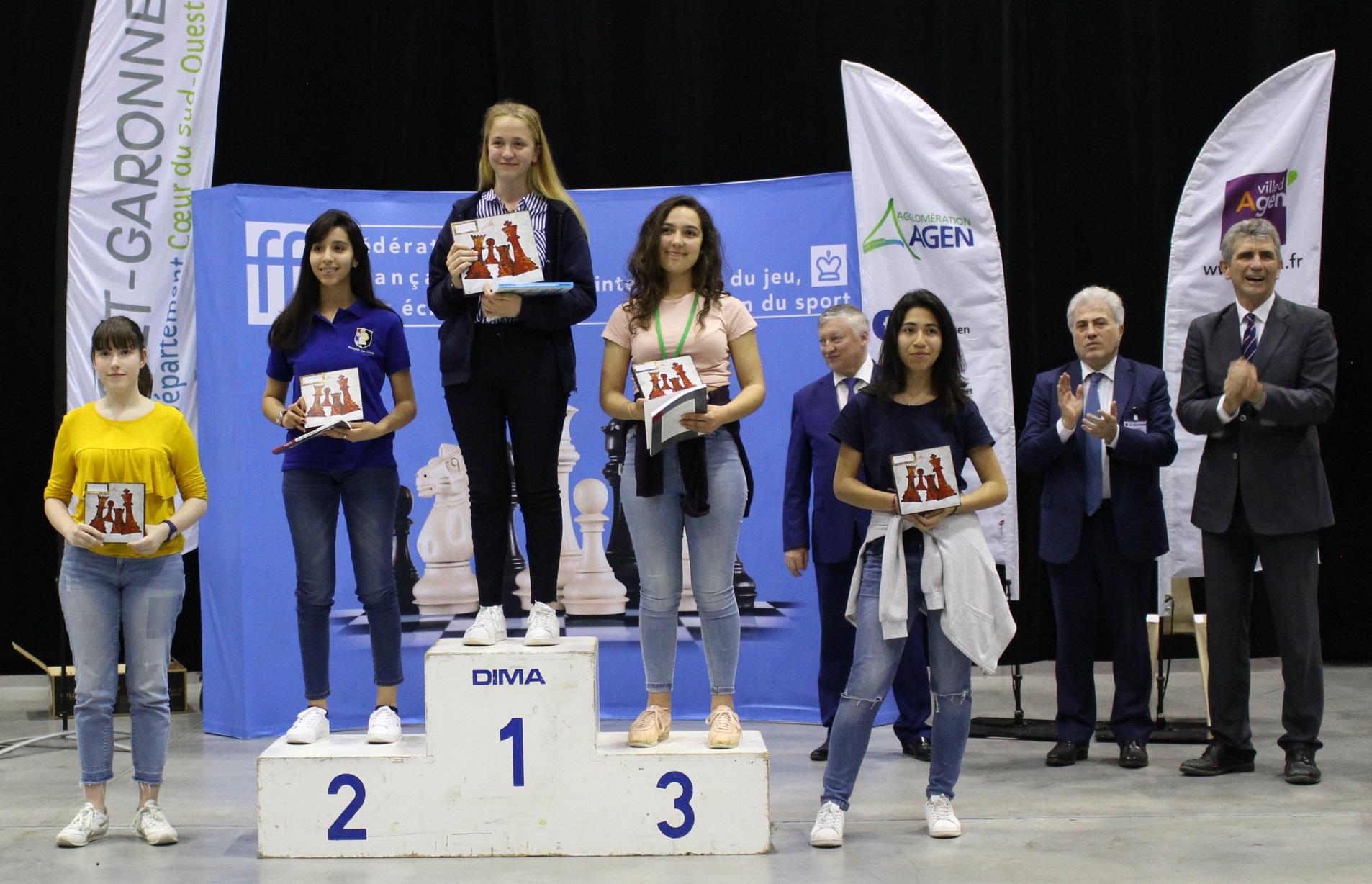 Le podium U16 filles (crédit photo FFE)